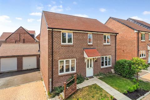 4 bedroom detached house for sale, Halter Way, Andover