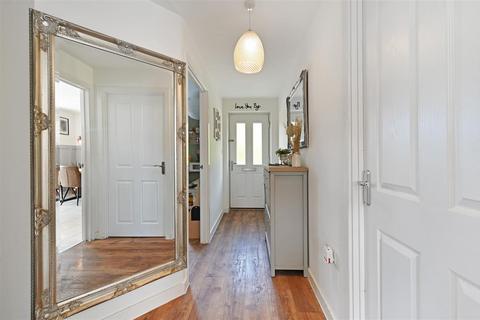 4 bedroom detached house for sale, Halter Way, Andover