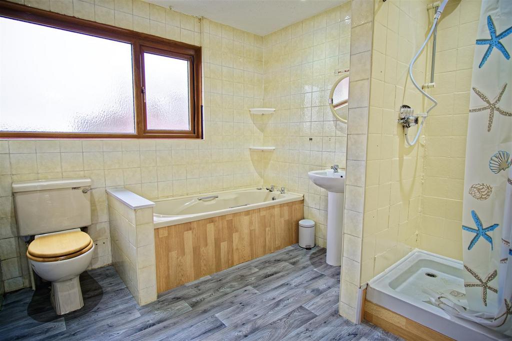 Bathroom - Floor 2