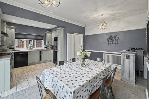 4 bedroom end of terrace house for sale, Glebelands Road, Prestwich, M25