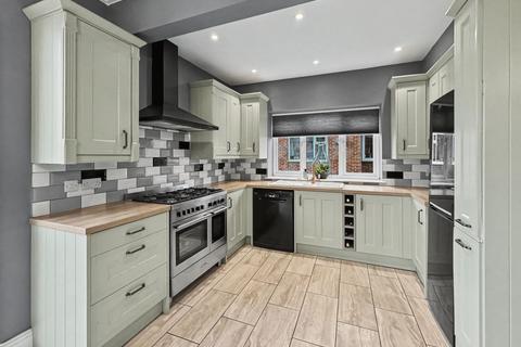 4 bedroom end of terrace house for sale, Glebelands Road, Prestwich, M25