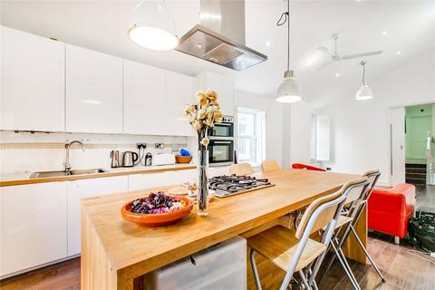 2 bedroom maisonette to rent, Southcroft Road, London SW17