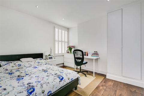 2 bedroom maisonette to rent, Southcroft Road, London SW17