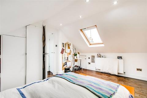 2 bedroom maisonette to rent, Southcroft Road, London SW17