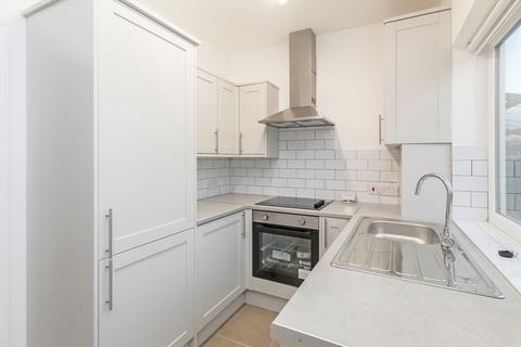 3 bedroom house to rent, Winslow Way, Feltham TW13