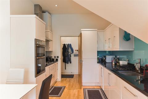 2 bedroom apartment to rent, Croydon Road, Reigate