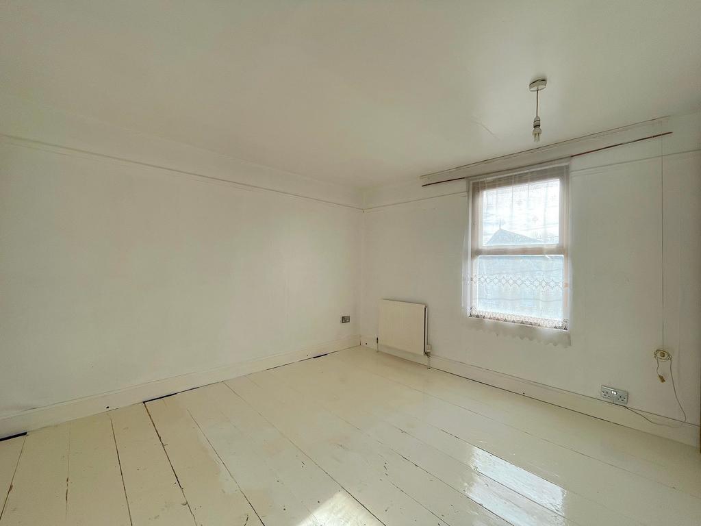 Bedroom One (3)