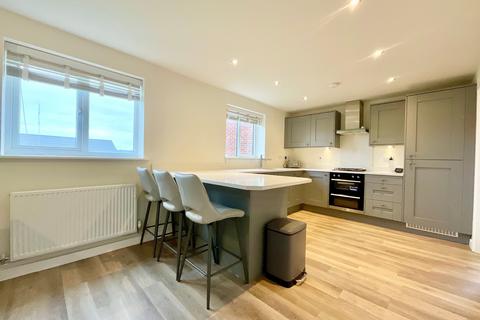5 bedroom detached house to rent, Hughes Drive, Stone, ST15