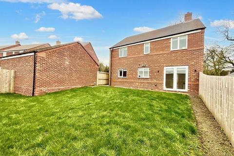 5 bedroom detached house to rent, Hughes Drive, Stone, ST15