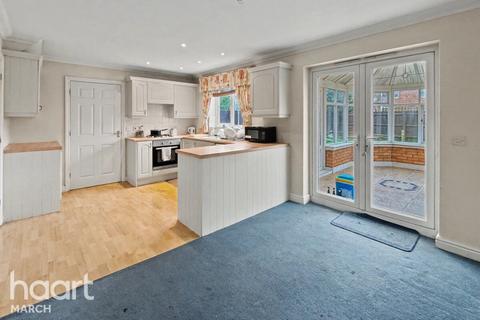 4 bedroom detached house for sale, New Road, Chatteris
