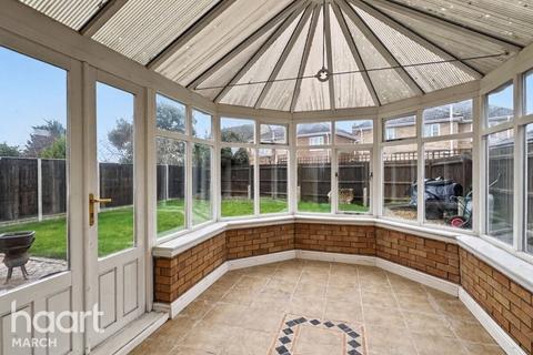 4 bedroom detached house for sale, New Road, Chatteris
