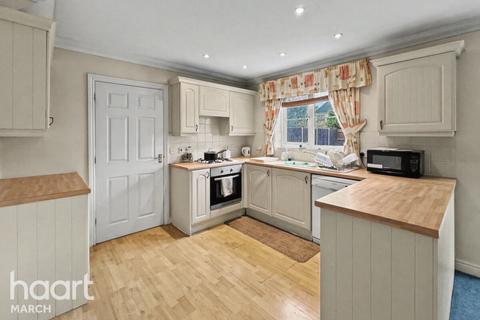 4 bedroom detached house for sale, New Road, Chatteris