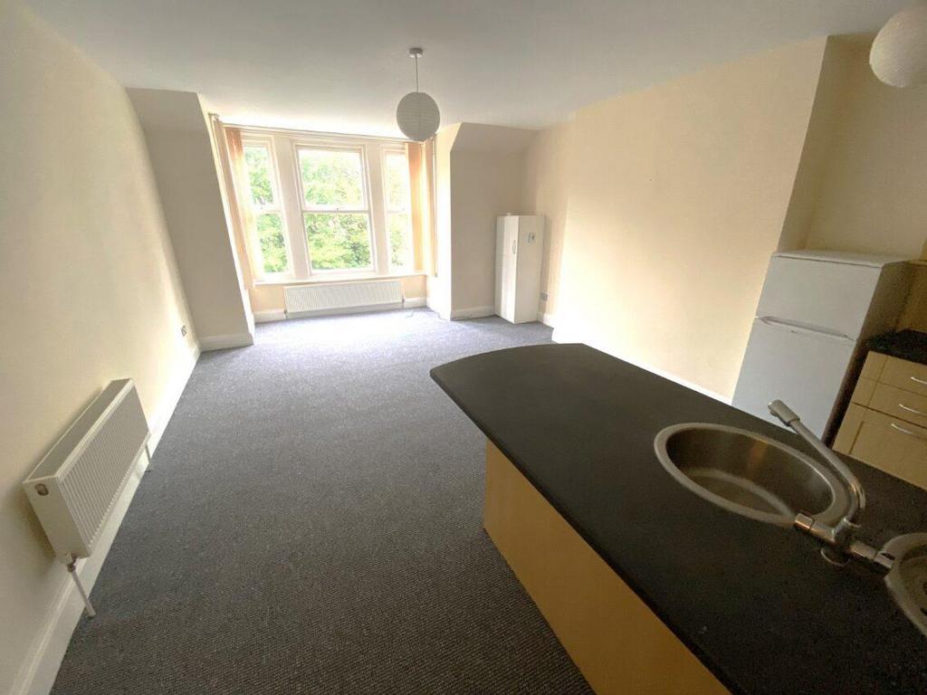 Lounge and kitchen.jpg