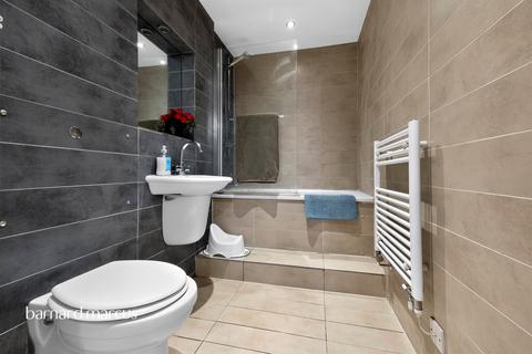 2 bedroom flat for sale, Peacock Street, London