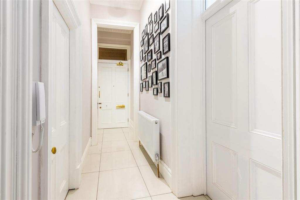 Flat 10, Grand Avenue Mansions Hallway-2.jpg