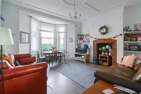 6 bedroom terraced house to rent, *£170pppw* Mistletoe Road, Newcastle Upon Tyne
