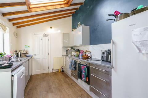 6 bedroom terraced house to rent, *£170pppw* Mistletoe Road, Newcastle Upon Tyne