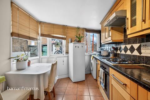 2 bedroom maisonette for sale, Andrews Walk, London