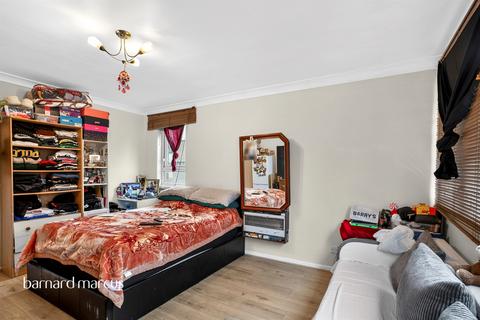 2 bedroom maisonette for sale, Andrews Walk, London