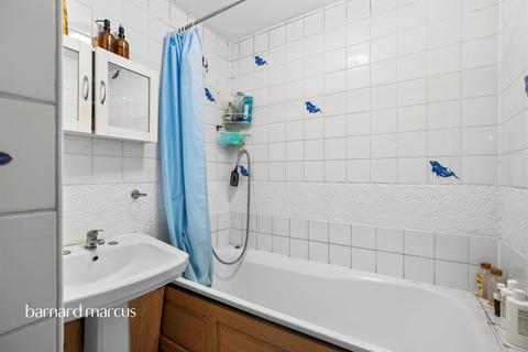 2 bedroom maisonette for sale, Andrews Walk, London