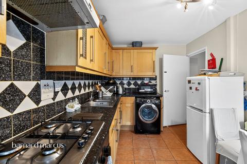 2 bedroom maisonette for sale, Andrews Walk, London