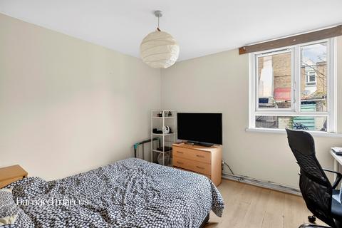 2 bedroom maisonette for sale, Andrews Walk, London