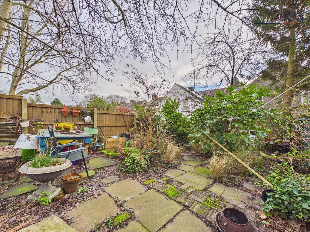 Separate garden accessed across rear ginnel