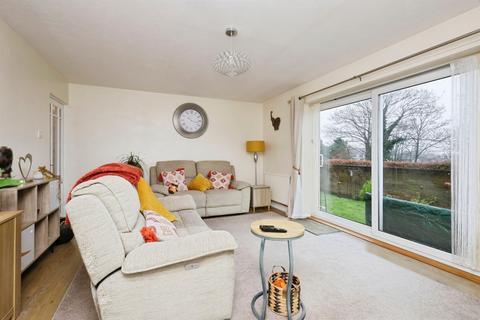 2 bedroom ground floor flat for sale, Carew Road, Eastbourne