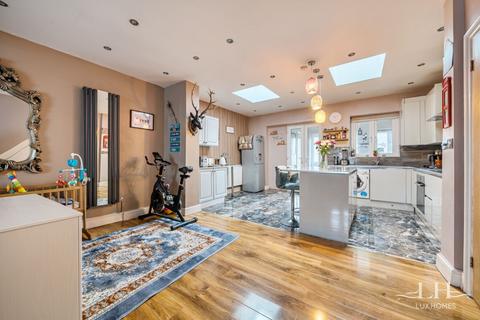 3 bedroom terraced house for sale, 11 Baron Road