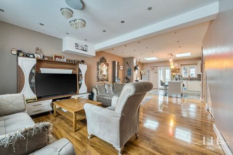 3 bedroom terraced house for sale, 11 Baron Road
