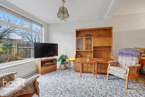 3 bedroom semi-detached house for sale, Chase Way, London