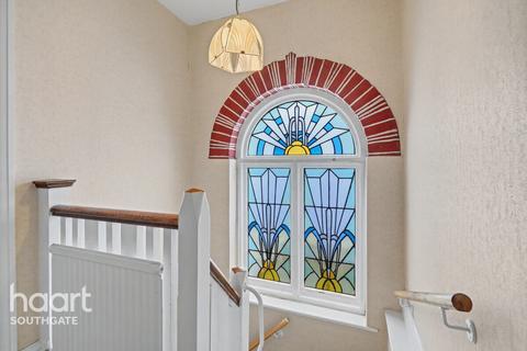 3 bedroom semi-detached house for sale, Chase Way, London