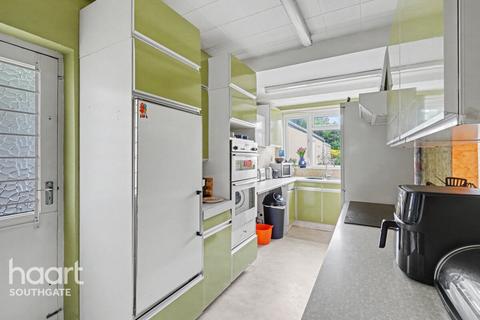 3 bedroom semi-detached house for sale, Chase Way, London
