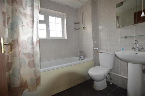 3 bedroom end of terrace house for sale, Pennine Road, Slough