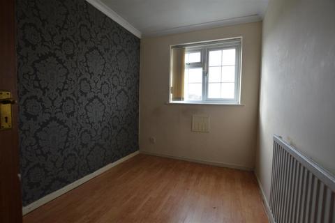 3 bedroom end of terrace house for sale, Pennine Road, Slough