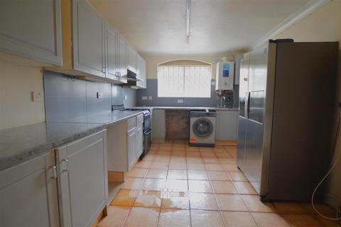 3 bedroom end of terrace house for sale, Pennine Road, Slough
