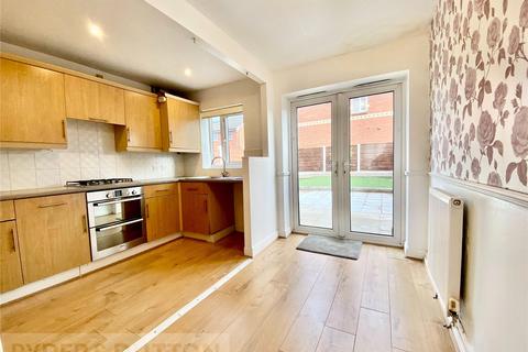 2 bedroom townhouse to rent, Clapham Street, Moston, Manchester, M40