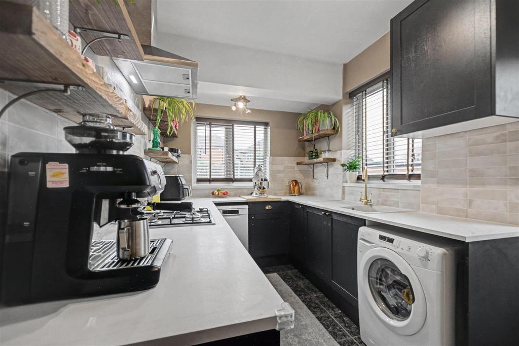 Kitchen 1.jpeg