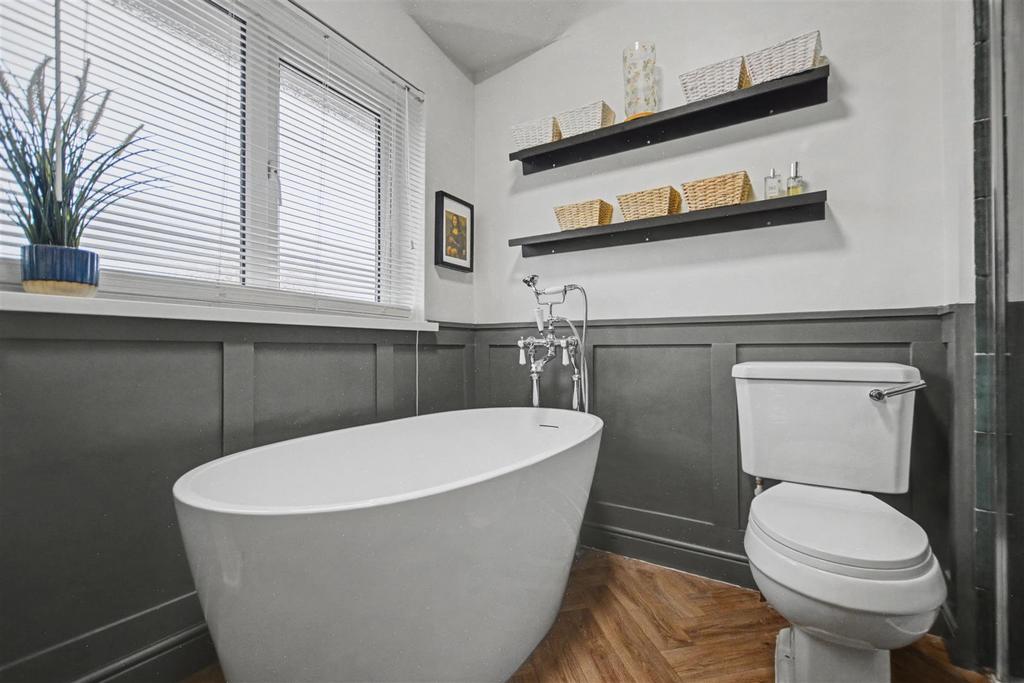 Bathroom 2.jpeg