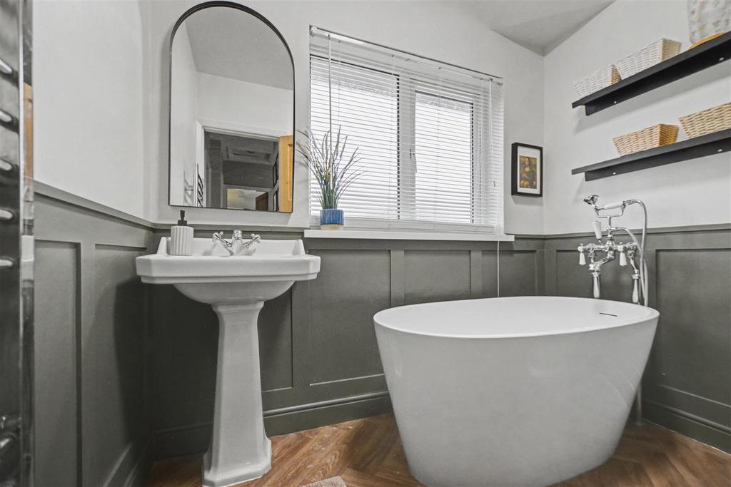 Bathroom 3.jpeg