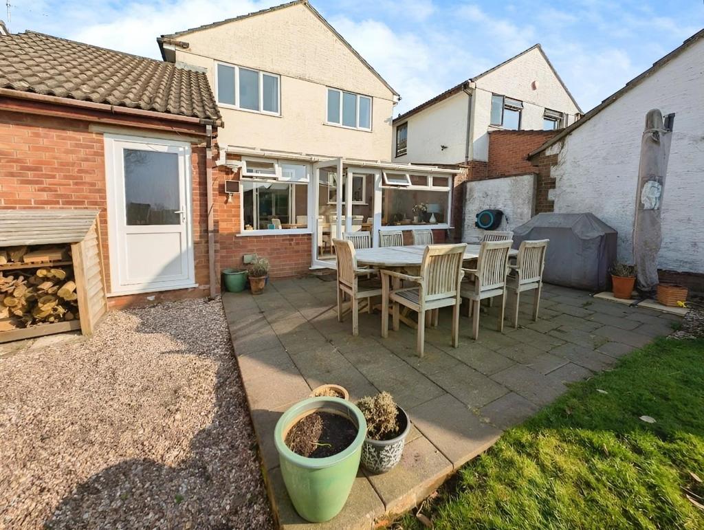 9fded33b-patio.jpg