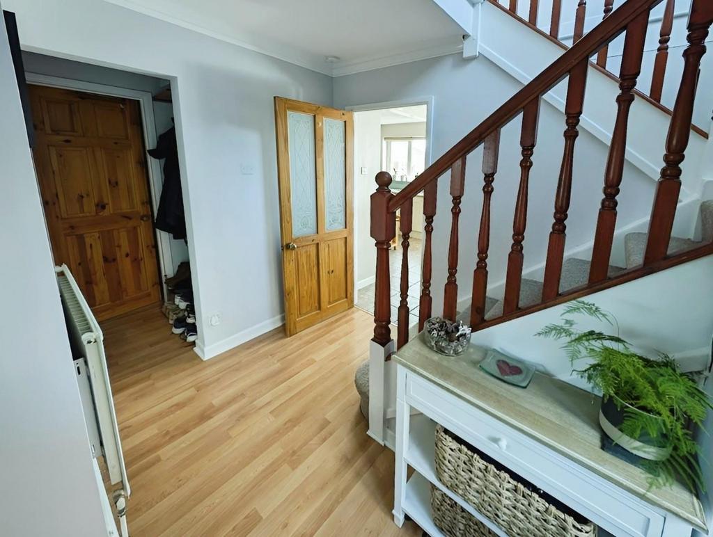 58dac18d-hallway.jpg