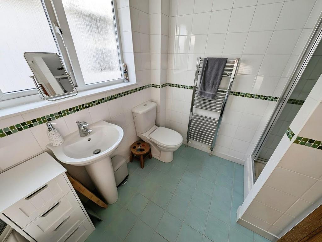 46834471-bathroom 20a.jpg
