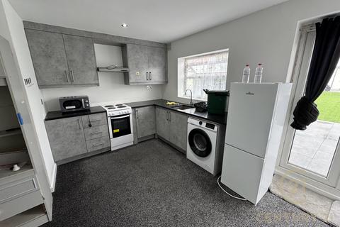 2 bedroom apartment to rent, Springwell Road, HOUNSLOW TW5