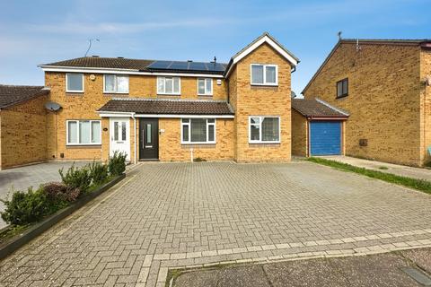 4 bedroom semi-detached house for sale, Bouchers Mead, CHELMSFORD