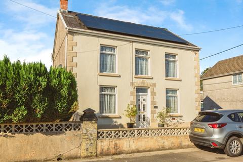 3 bedroom detached house for sale, Llwyncelyn Road, Ammanford SA18