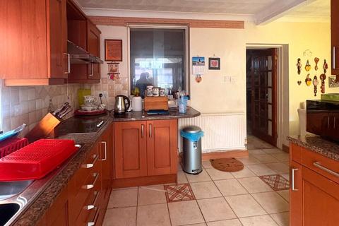 3 bedroom terraced house for sale, High Street, Carmarthenshire SA18