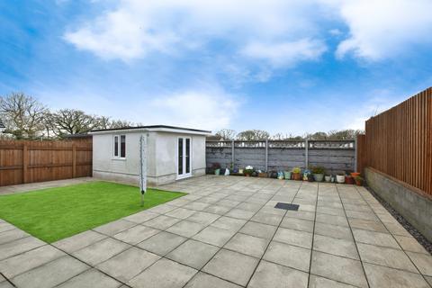 undefined, Clos Penpont, Llanelli SA14