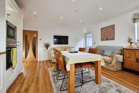 undefined, Clos Penpont, Llanelli SA14