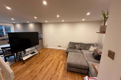 3 bedroom end of terrace house to rent, Crayford Close, London E6